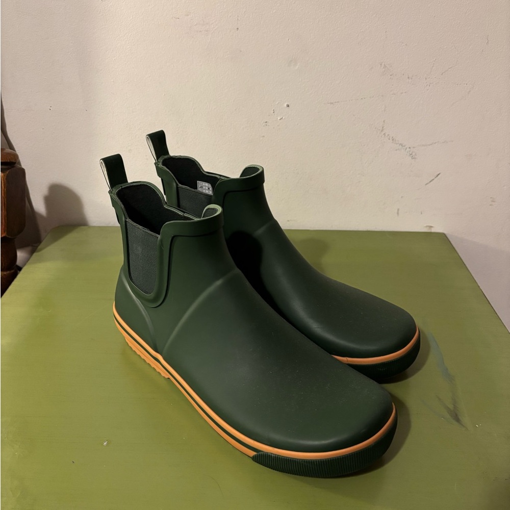 Rocket Dog Olive Rubber Women’s Boots with Orange Trim
